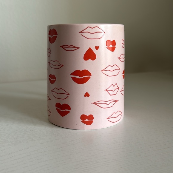 Starbucks 2020 Pink Red Lips Hearts Valentines Coffee Mug Cup Kissing Love - Picture 4 of 13